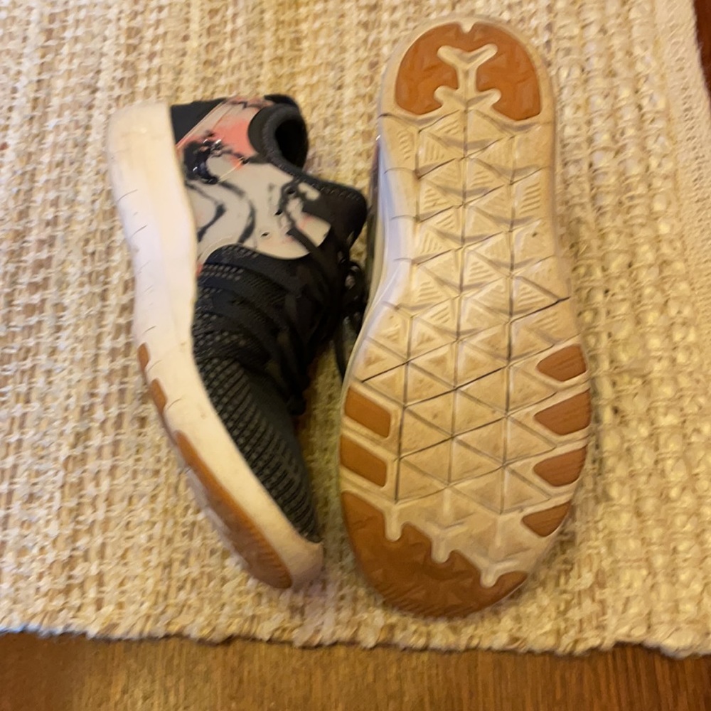 Nike shoes - Picture 3 of 4